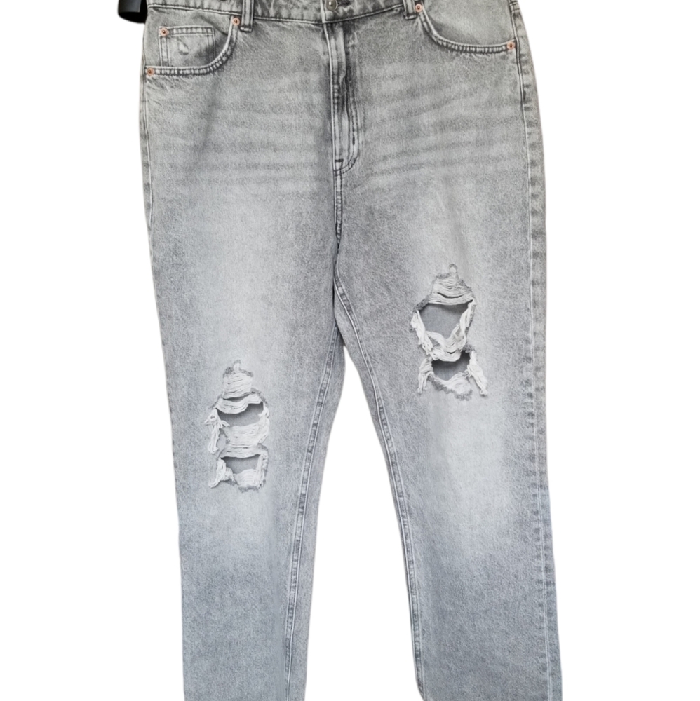 SOLD !! H&M || grey washed jeans with distressed rips